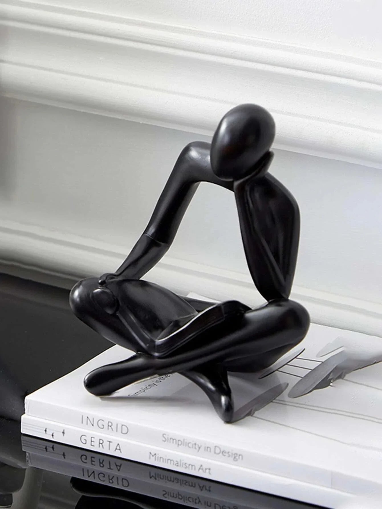 Modern Abstract Bookend – Creative Decor for Bookshelves & Cabinets