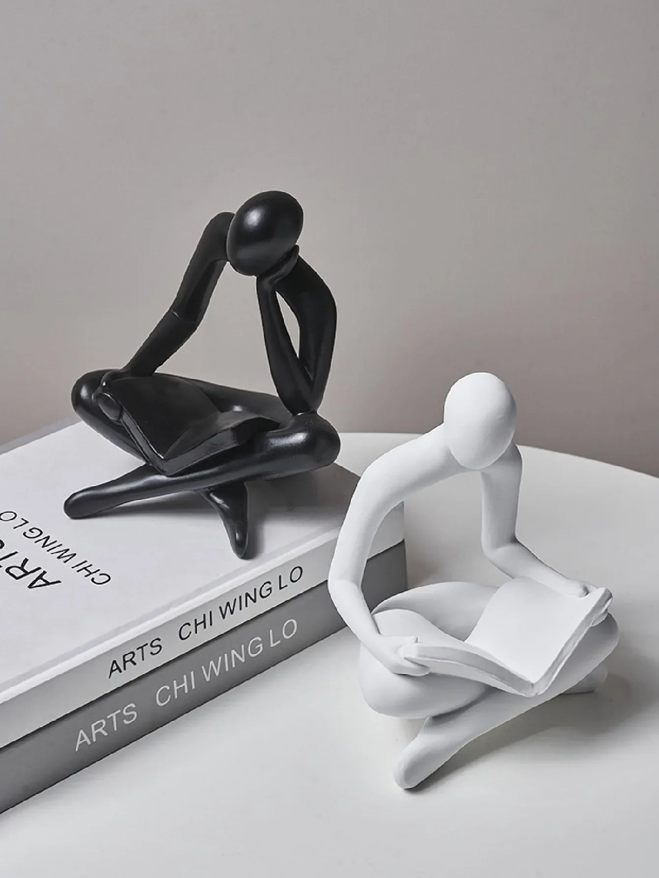 Modern Abstract Bookend – Creative Decor for Bookshelves & Cabinets