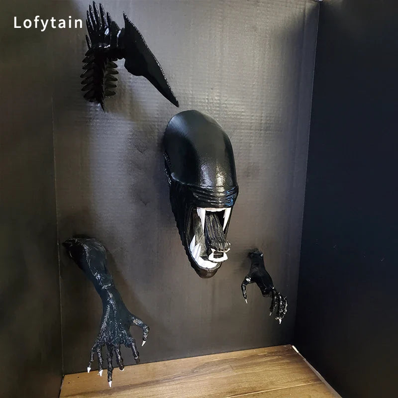 Alien Xenomorph Wall Sculpture – Sci-Fi Horror Decor & Halloween Prop