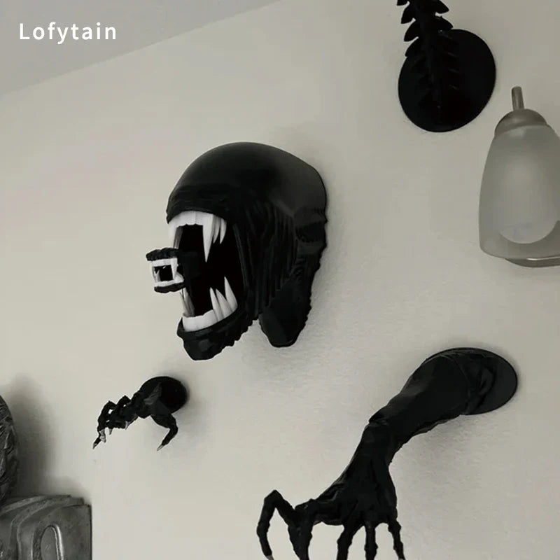 Alien Xenomorph Wall Sculpture – Sci-Fi Horror Decor & Halloween Prop