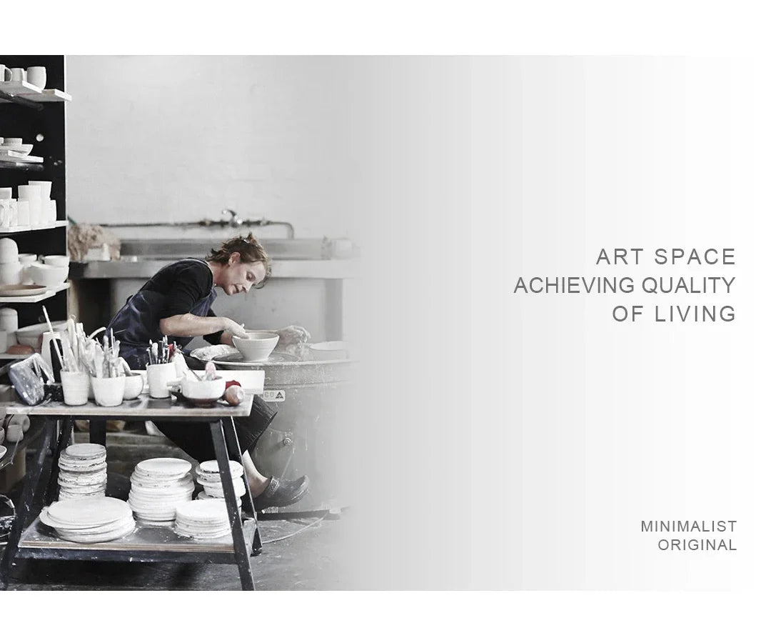 Modern Abstract Palm Hand Sculpture – Luxury Table Decor Figurine